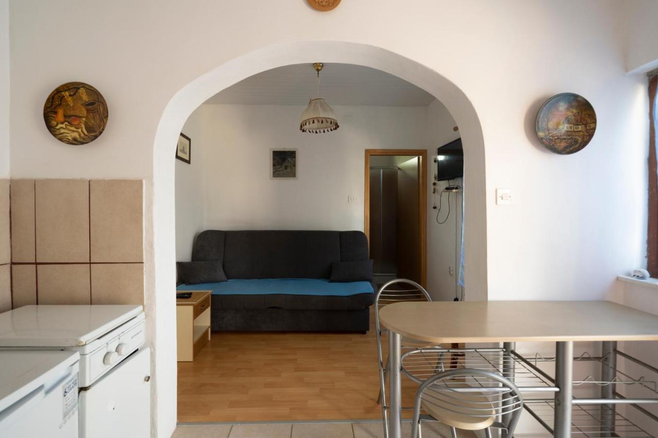 Studio Apartman Ema 2 Ґорні Карин Екстер'єр фото