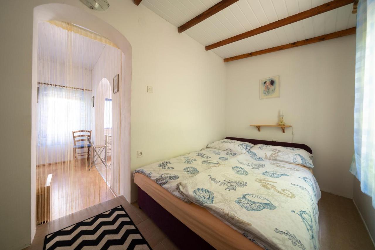 Studio Apartman Ema 2 Ґорні Карин Екстер'єр фото