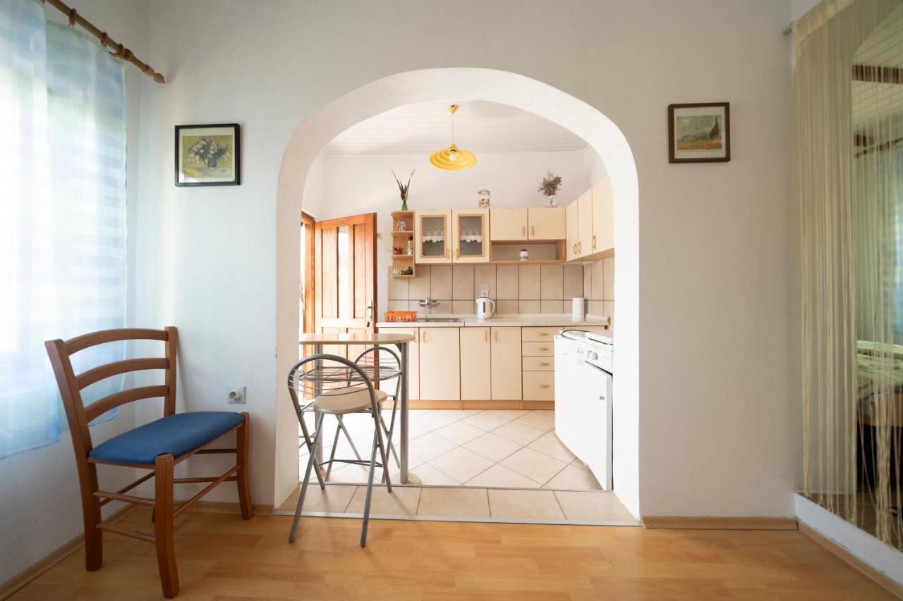 Studio Apartman Ema 2 Ґорні Карин Екстер'єр фото