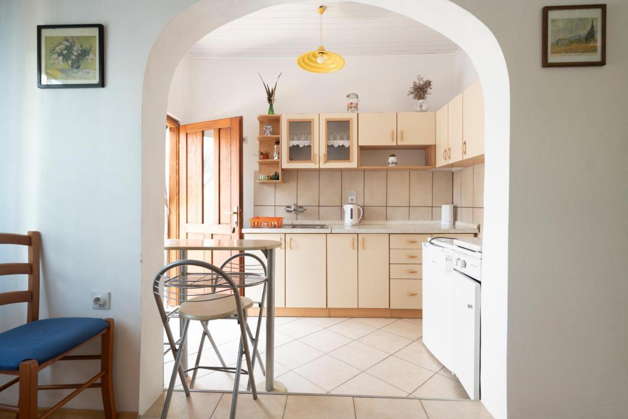 Studio Apartman Ema 2 Ґорні Карин Екстер'єр фото