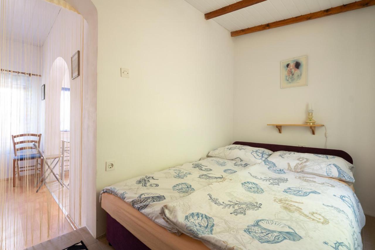 Studio Apartman Ema 2 Ґорні Карин Екстер'єр фото